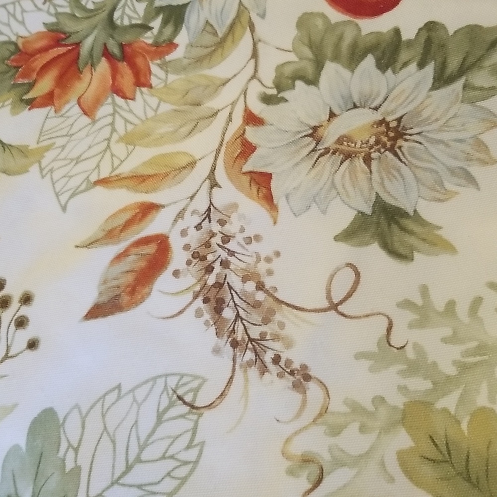 Round repellent tablecloth - Picture 4 of 4